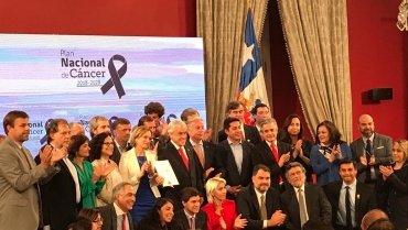 4 de diciembre –  El presidente  Sebastián Piñera firma hoy el Plan Nacional de Cáncer y el Proyecto de la Ley Nacional del Cáncer